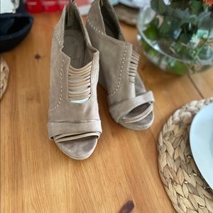 Natural/Beige ankle wedge sandals